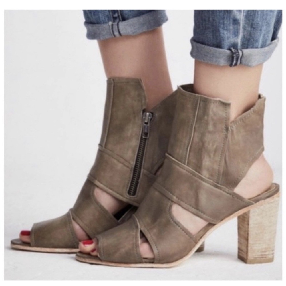 Free People Effie Nubuck Cut Out Block Heel Bootie Size 38 US 7.5 Taupe Peep Toe - Picture 12 of 12